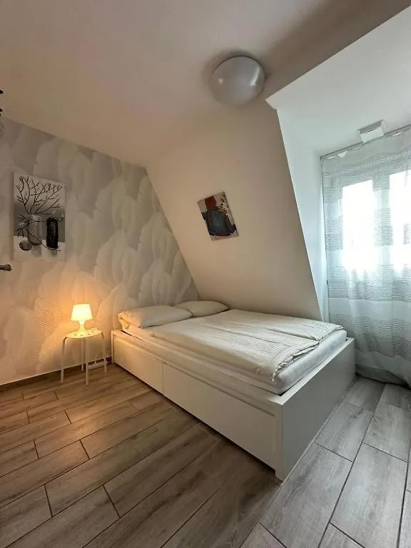 Modern Living Studio Kueche Netflix Inklusive Top Lage Nürnberg Almanya