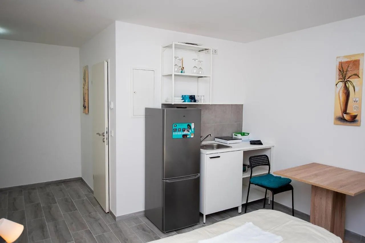 Private Studio mit eigene Küche und Bad Núremberg